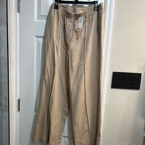 H&M women’s tan pants high rise . Flowy. Never worn with tags . Elastic stretch